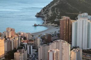 Costa Blanca vs. Costa del Sol